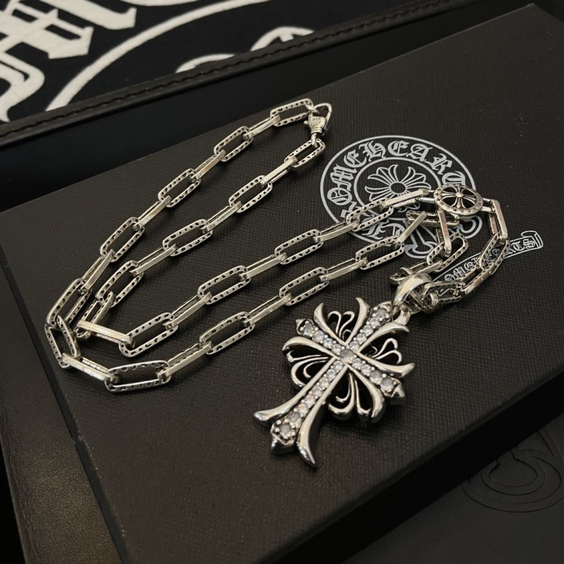 Ch*0me He**ts necklaces